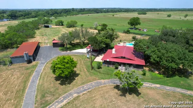 10745 Rosemar Ln Adkins, TX 78101