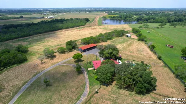 10745 Rosemar Ln Adkins, TX 78101