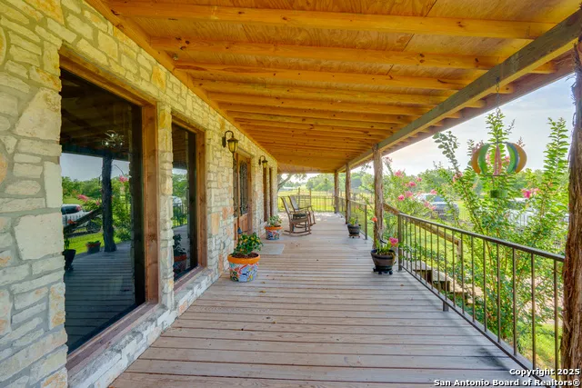 10745 Rosemar Ln Adkins, TX 78101