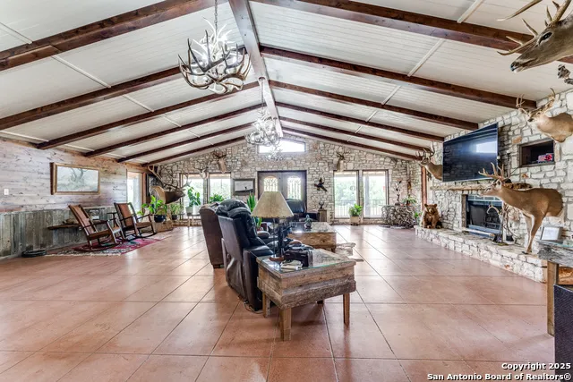 10745 Rosemar Ln Adkins, TX 78101