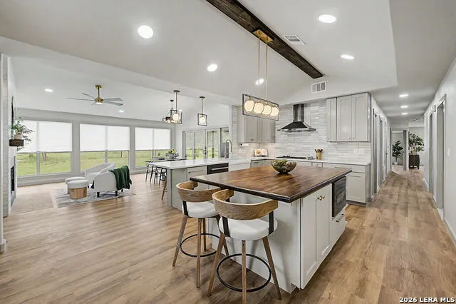 200 E MEADOW LN Wimberley, TX 78676