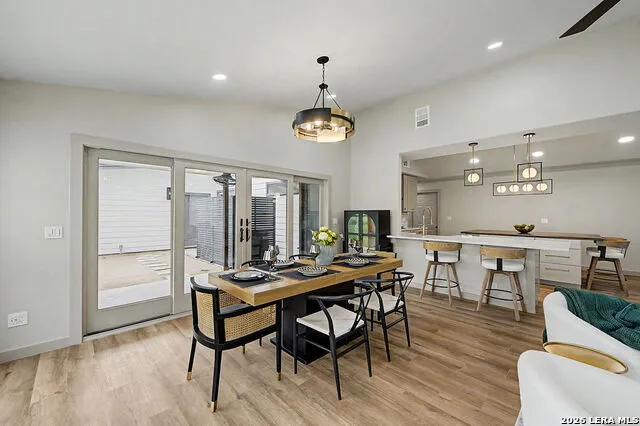200 E MEADOW LN Wimberley, TX 78676