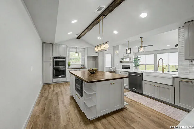 200 E MEADOW LN Wimberley, TX 78676
