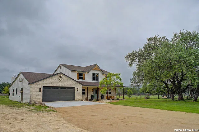 200 E MEADOW LN Wimberley, TX 78676