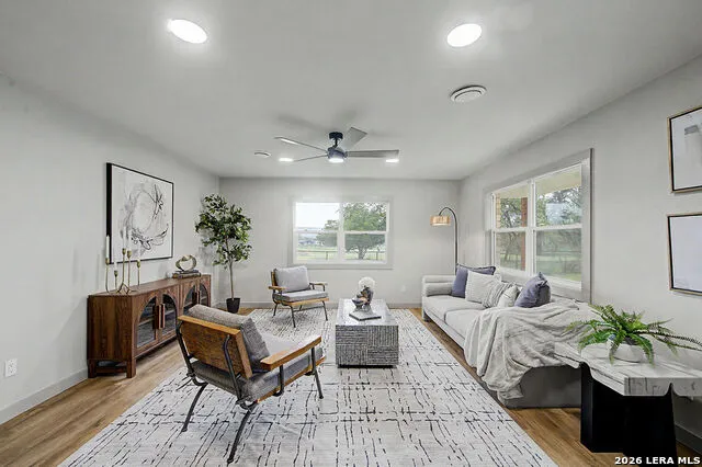 200 E MEADOW LN Wimberley, TX 78676