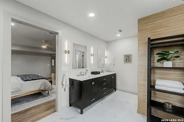 200 E MEADOW LN Wimberley, TX 78676