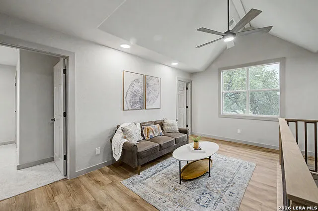 200 E MEADOW LN Wimberley, TX 78676