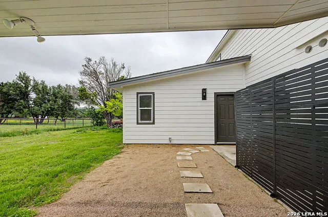 200 E MEADOW LN Wimberley, TX 78676
