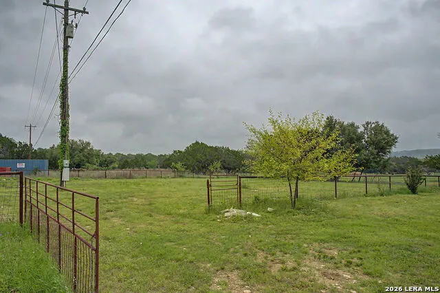 200 E MEADOW LN Wimberley, TX 78676