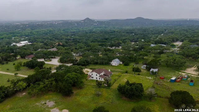 200 E MEADOW LN Wimberley, TX 78676