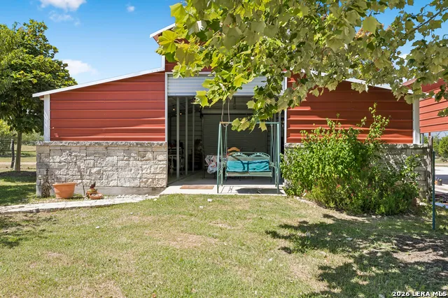 652 OVERLOOK DR Fredericksburg, TX 78624