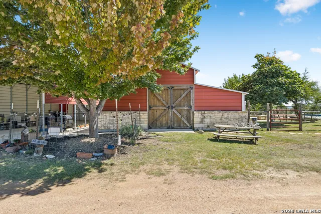 652 OVERLOOK DR Fredericksburg, TX 78624
