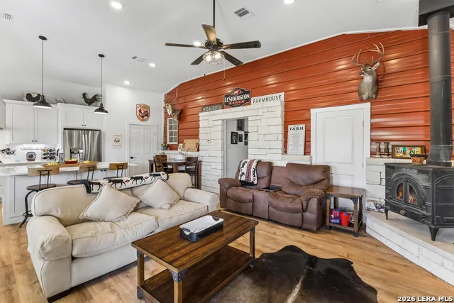 652 OVERLOOK DR Fredericksburg, TX 78624