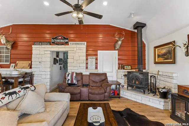 652 OVERLOOK DR Fredericksburg, TX 78624