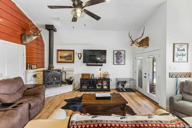 652 OVERLOOK DR Fredericksburg, TX 78624