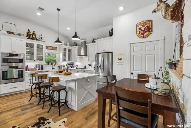 652 OVERLOOK DR Fredericksburg, TX 78624