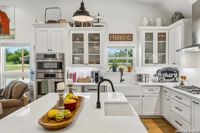 652 OVERLOOK DR Fredericksburg, TX 78624