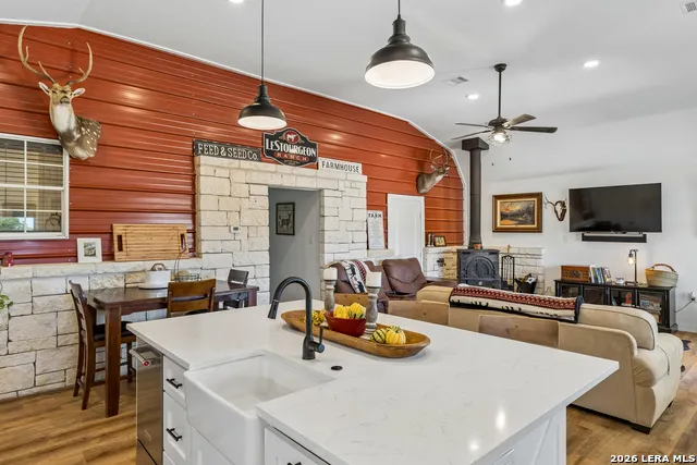 652 OVERLOOK DR Fredericksburg, TX 78624