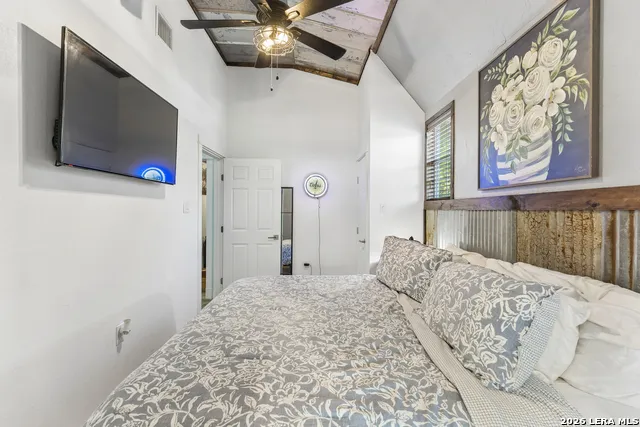 652 OVERLOOK DR Fredericksburg, TX 78624