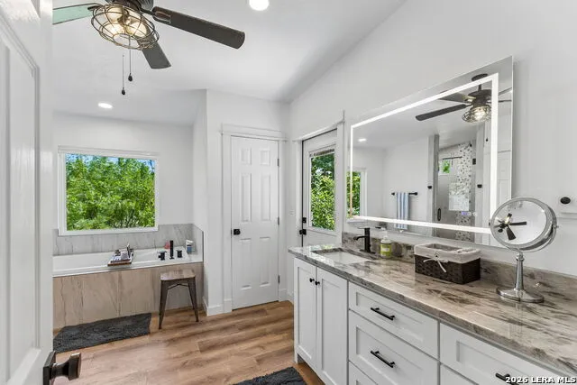 652 OVERLOOK DR Fredericksburg, TX 78624