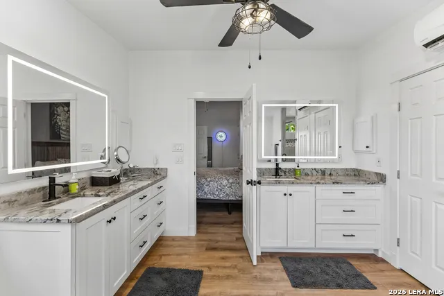 652 OVERLOOK DR Fredericksburg, TX 78624