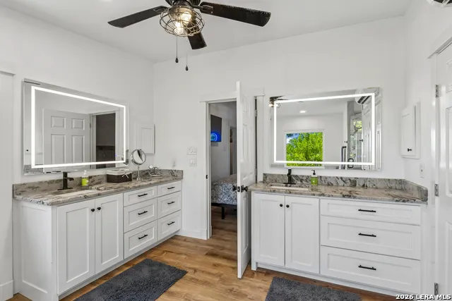 652 OVERLOOK DR Fredericksburg, TX 78624