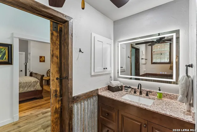 652 OVERLOOK DR Fredericksburg, TX 78624