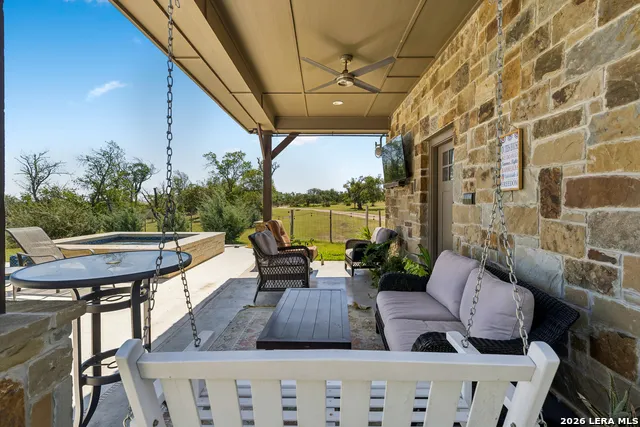 652 OVERLOOK DR Fredericksburg, TX 78624