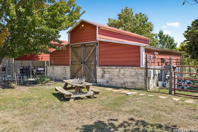 652 OVERLOOK DR Fredericksburg, TX 78624