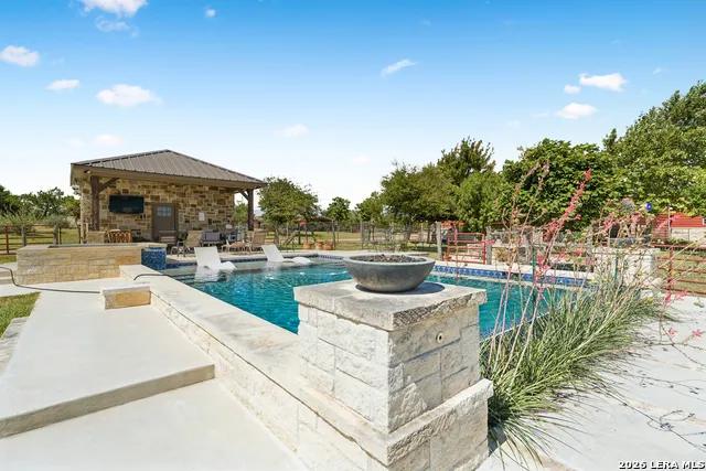 652 OVERLOOK DR Fredericksburg, TX 78624