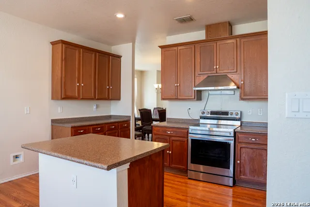 6721 Spearwood Live Oak, TX 78233