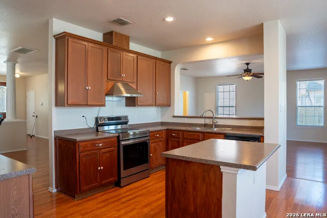 6721 Spearwood Live Oak, TX 78233