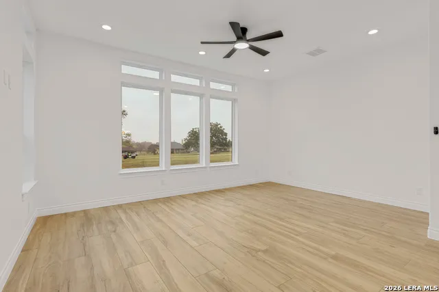 336 Knollwood Bandera, TX 78003