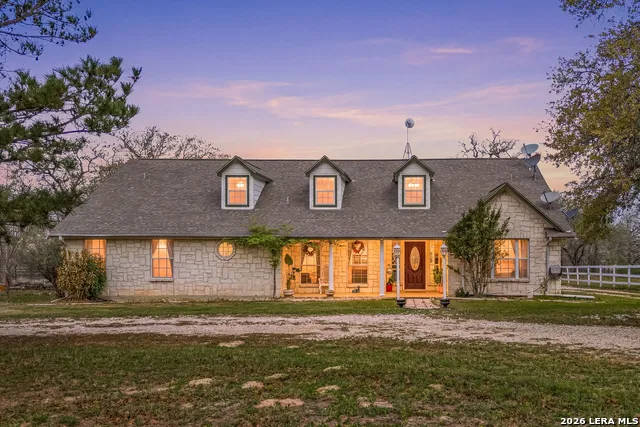 837 Paddy Rd Floresville, TX 78114