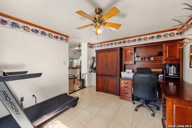 837 Paddy Rd Floresville, TX 78114