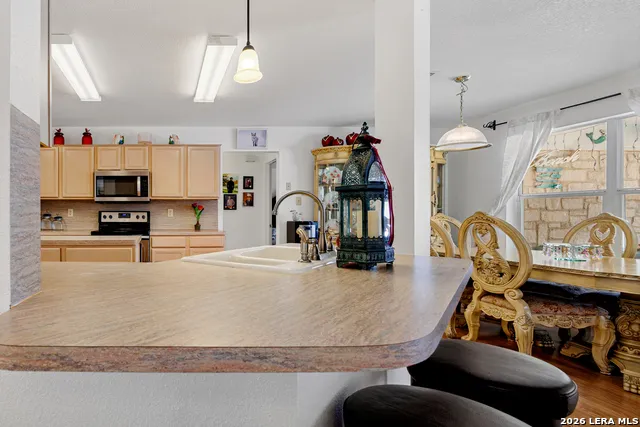 837 Paddy Rd Floresville, TX 78114