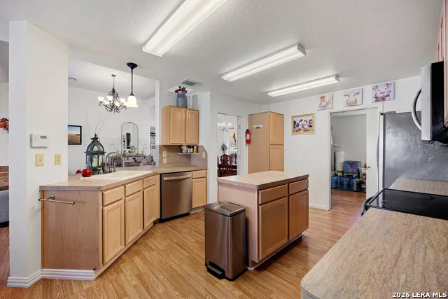 837 Paddy Rd Floresville, TX 78114