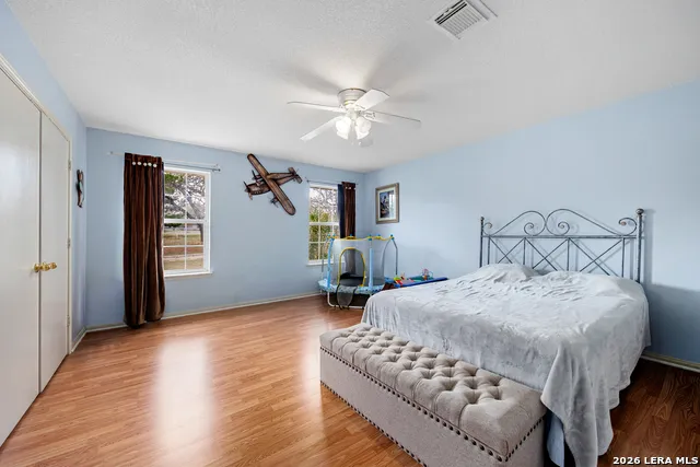 837 Paddy Rd Floresville, TX 78114