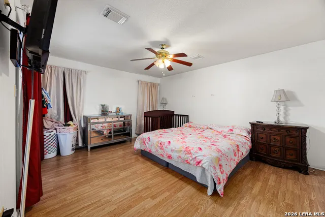 837 Paddy Rd Floresville, TX 78114