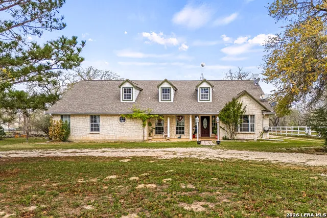 837 Paddy Rd Floresville, TX 78114
