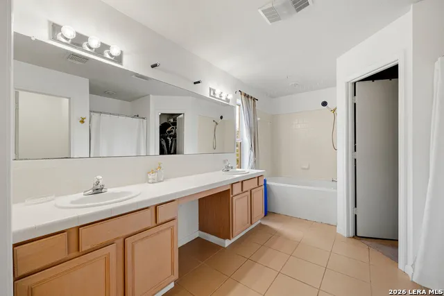 837 Paddy Rd Floresville, TX 78114