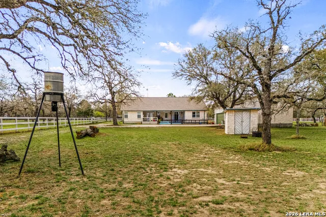 837 Paddy Rd Floresville, TX 78114