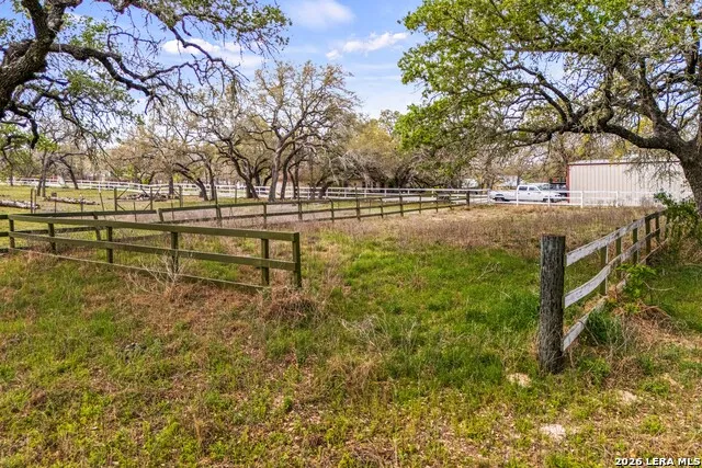 837 Paddy Rd Floresville, TX 78114