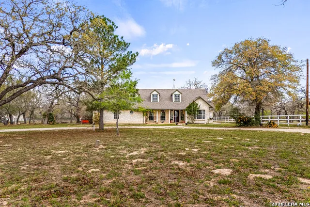 837 Paddy Rd Floresville, TX 78114