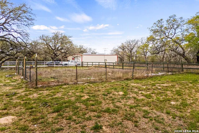 837 Paddy Rd Floresville, TX 78114