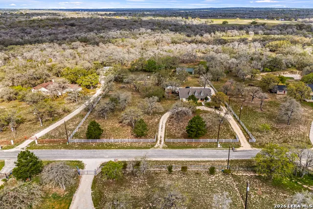837 Paddy Rd Floresville, TX 78114