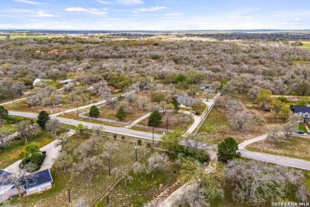 837 Paddy Rd Floresville, TX 78114