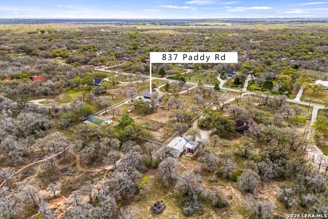 837 Paddy Rd Floresville, TX 78114