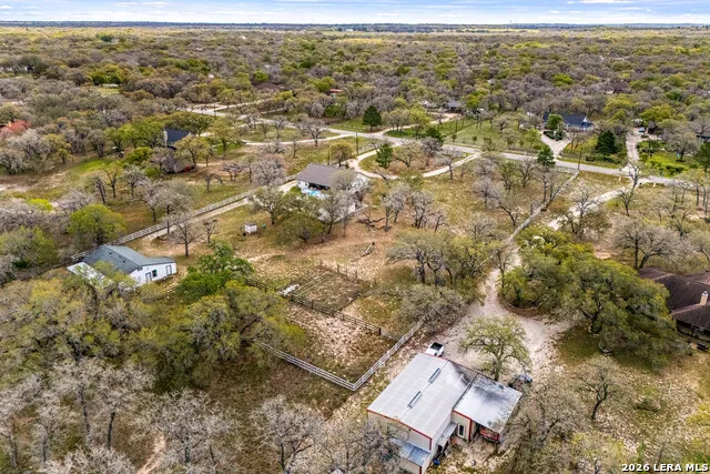 837 Paddy Rd Floresville, TX 78114