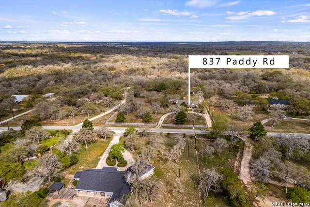 837 Paddy Rd Floresville, TX 78114